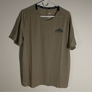Nike Trail Dri-FIT Solar Chase Brown Running Shirt DV9305-247 $65 - Size Medium